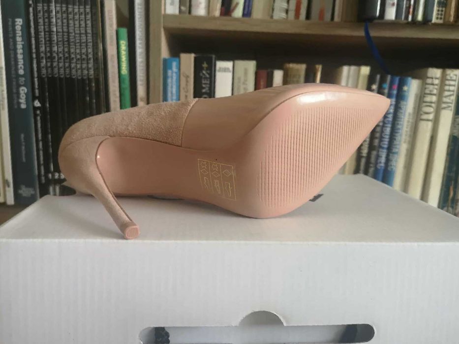 Красиви и нежни Обувки "Aldo", 
чисто нови с кутията.