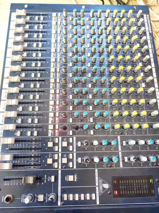 Boxe monitoare Studio claritate profesionala .Qsc 450 wați adus de afa