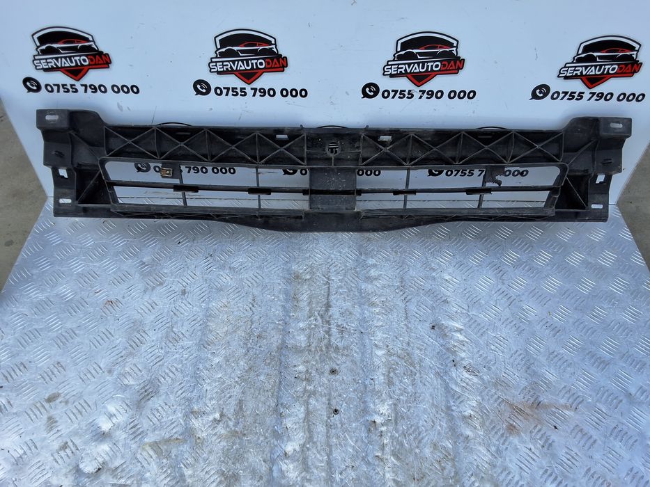 grila centrala fata renault trafic 2 (2001->) 1.9 motorina 2010