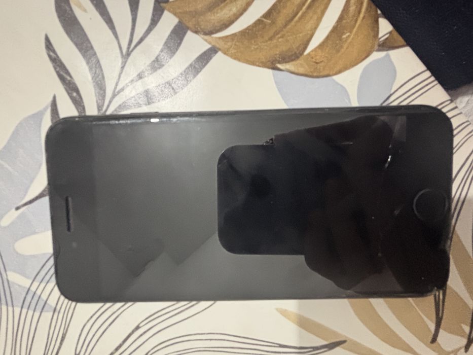 Срочно Продам айфон SE