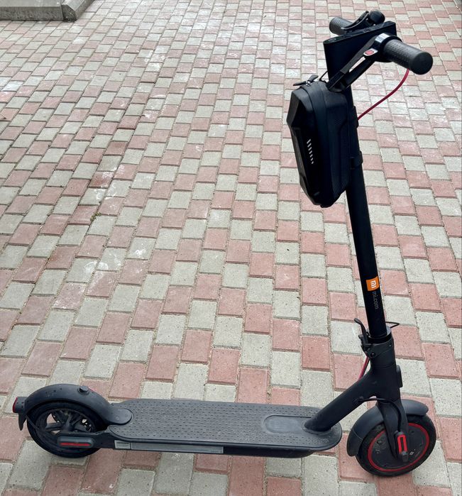 Vând trotineta electrica XIAOMI Mi PRO 2