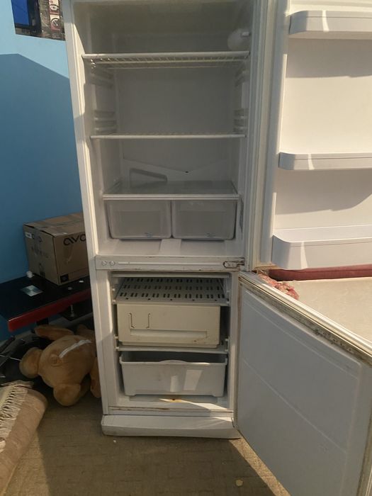 Холодильник by indesit