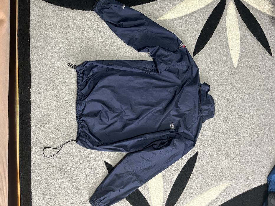 Оригинална ветровка THE NORTH FACE
