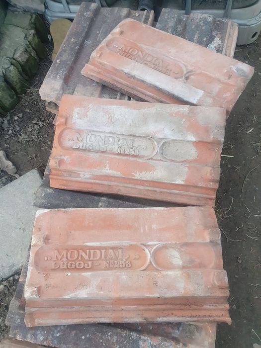 Vănd țigla folosită, în stare bună