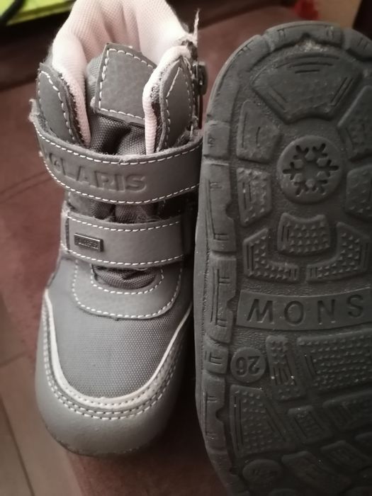 Продавам детски пантофи и кроксове