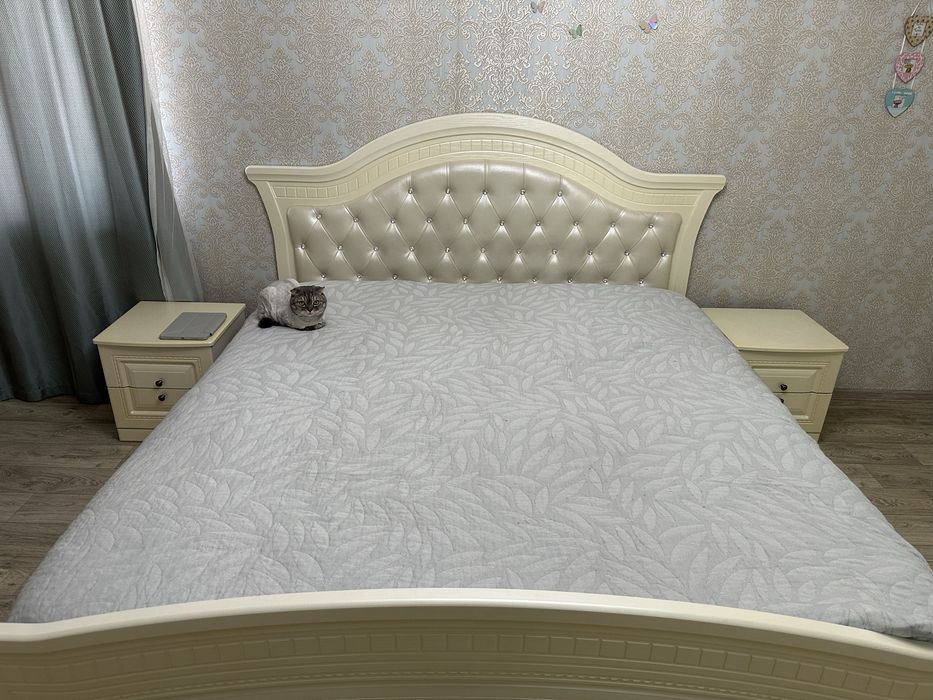 Продам спальный гарнитур