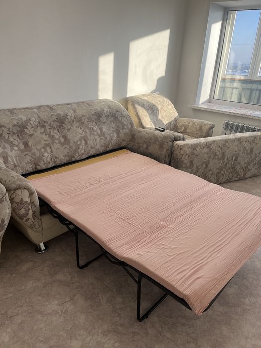 Кресло с  двумя диванами