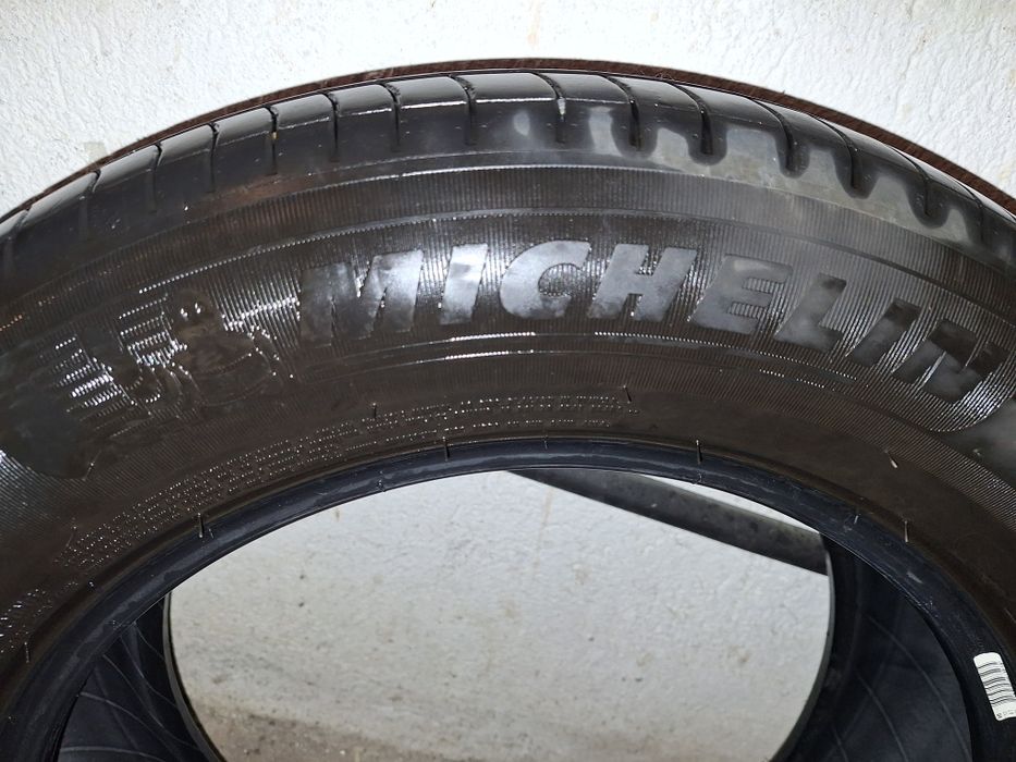 Гуми 215/65 R17; Michelin 19000 km.