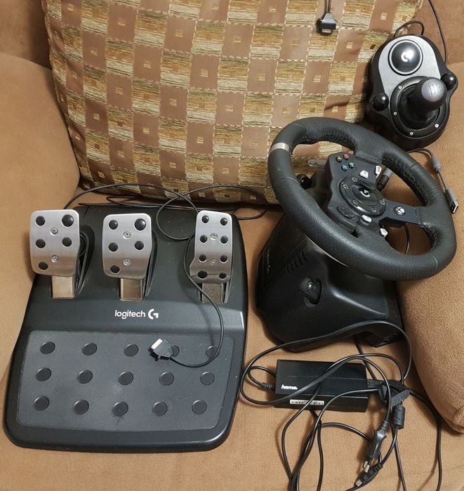 Vând volan g920 pentru compatibil cu Xbox uri și calculatoare și laptopuri