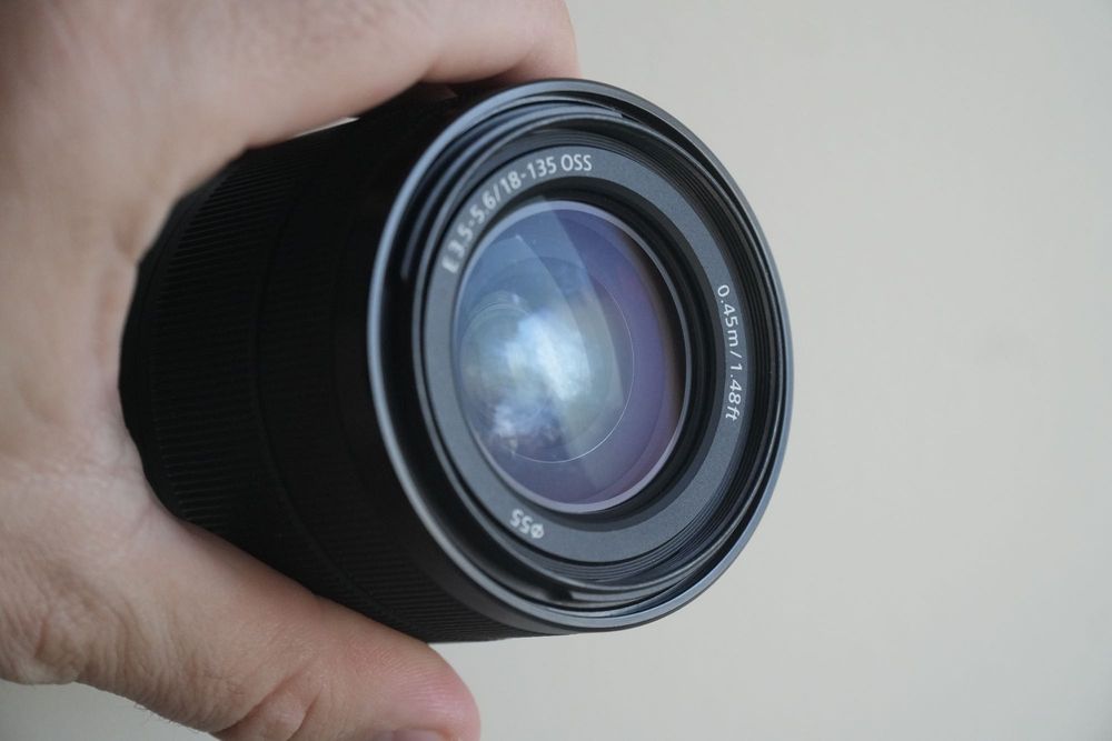 Obiectiv Sony E 18-135mm f/3.5-5.6 OSS – APS-C
