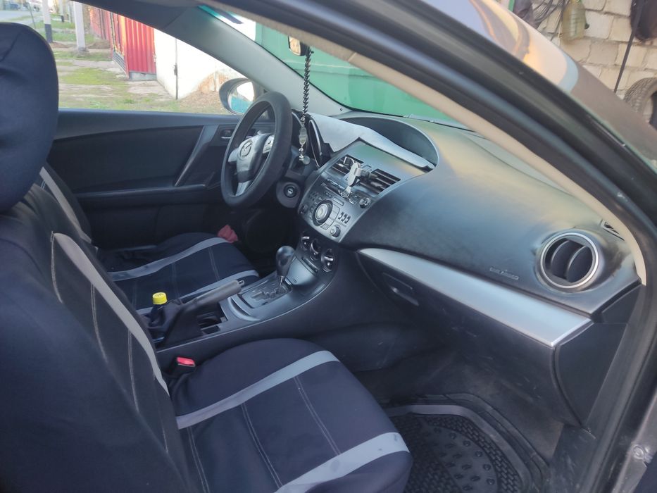 Продам автомобиль Мазда 3