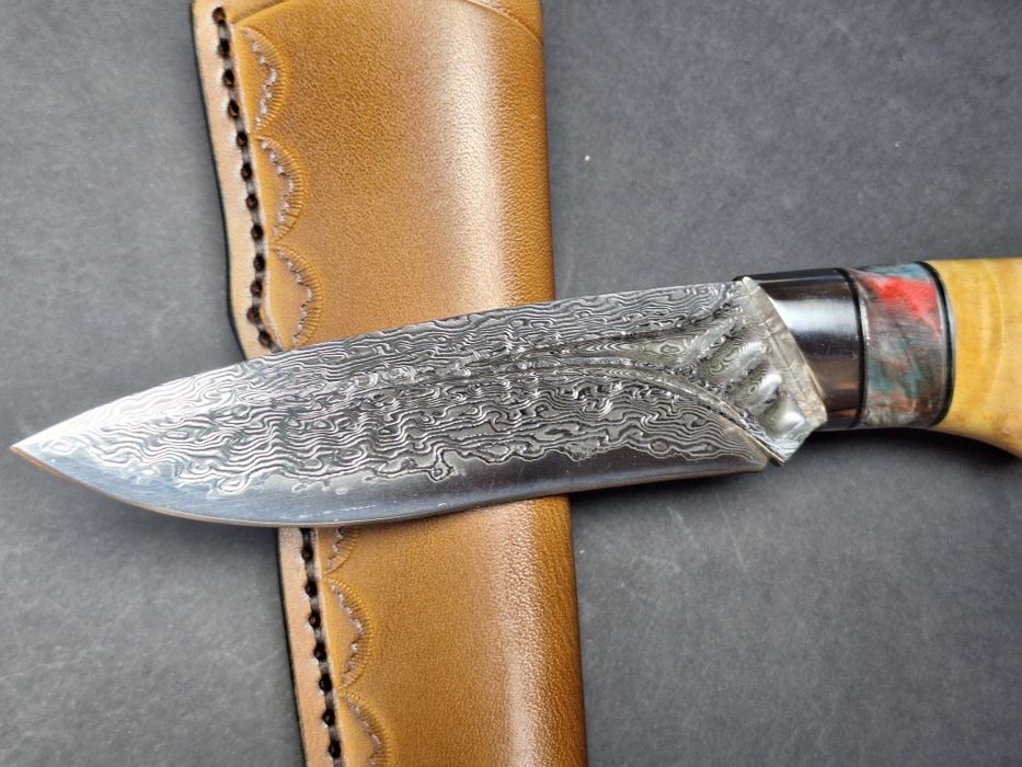 Ловен нож от дамаска стомана VG10 с кожена кания