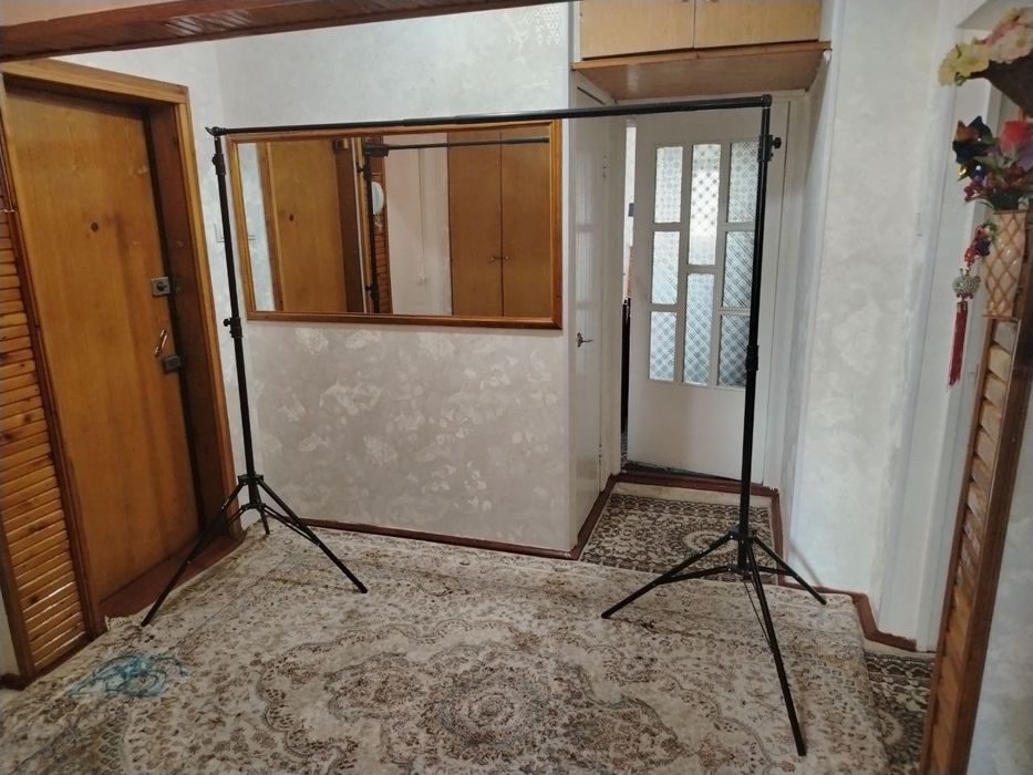 Yashil fon sotiladi. O'lchami bo'yi 6 metr, bo'yi 3metr