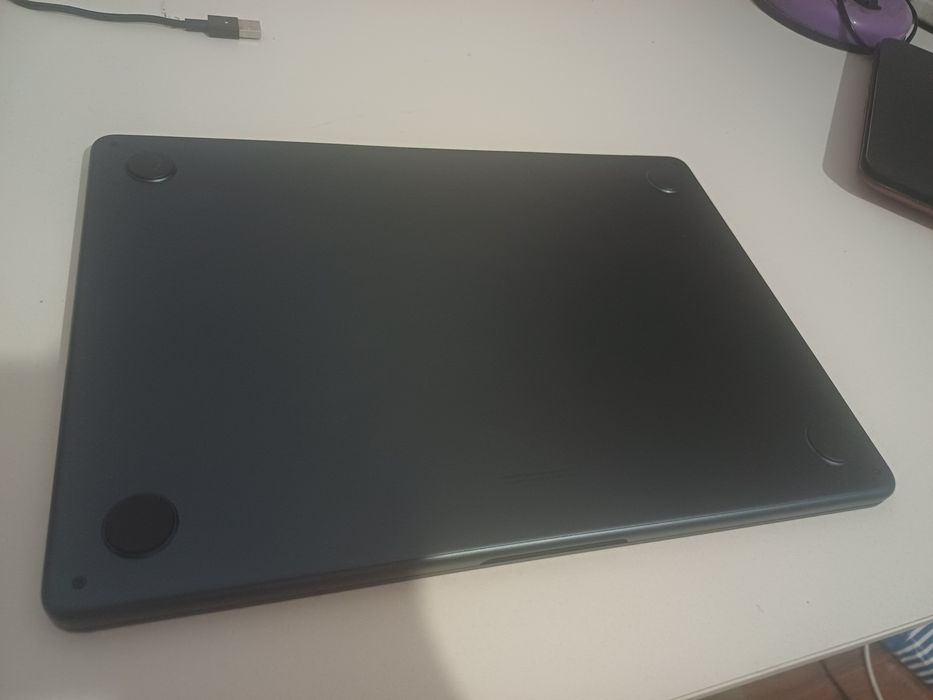 Macbook M3 8/256 идеал акб 97% Цикл 69