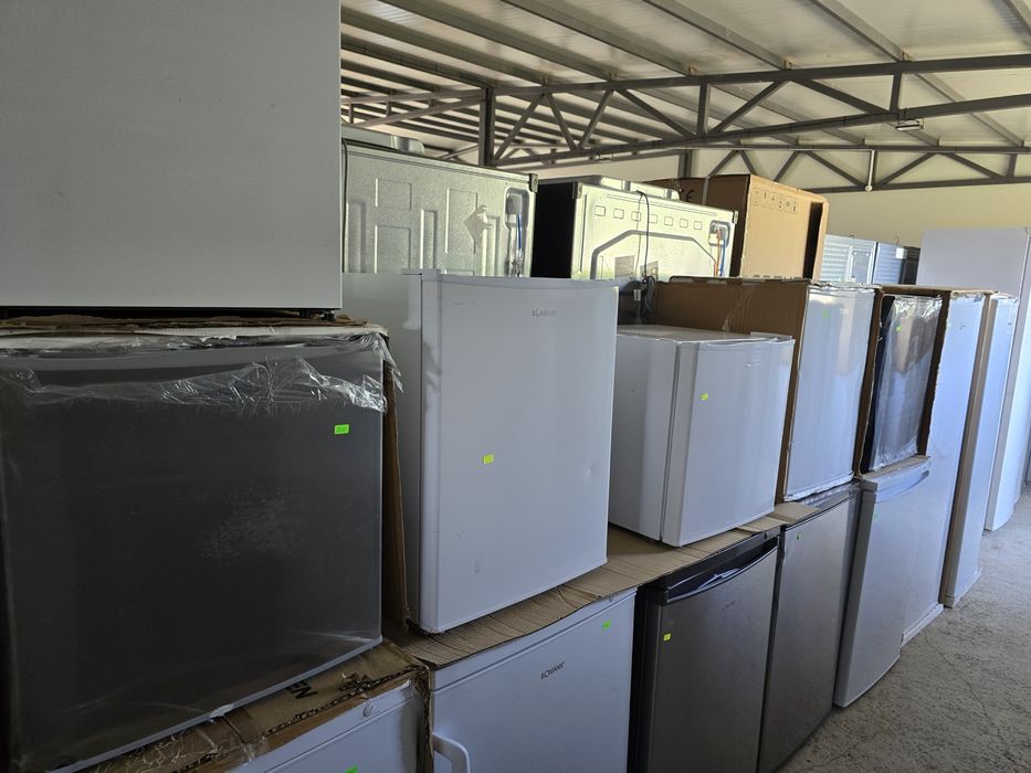 Нов мини бар фризер/ Bomann черен 42 литра