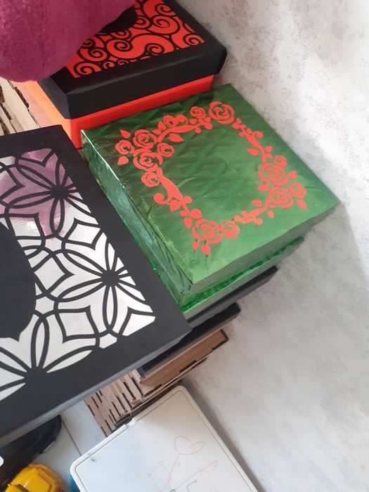 Из  картон коробок