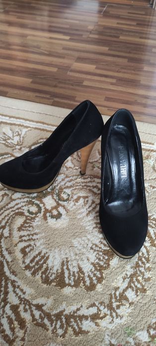 Продам Б/у женскую обувь