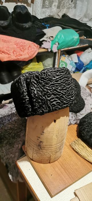 Caciuli rusesti din blana de miel