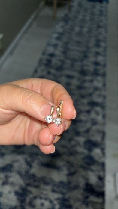 Срочно продам золотые серьги