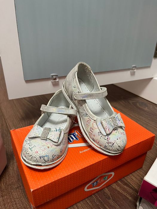 Детские кроссовки и туфли , обувь