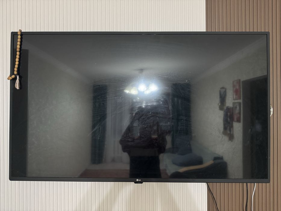 Продам телевизор LG,экран сломанный