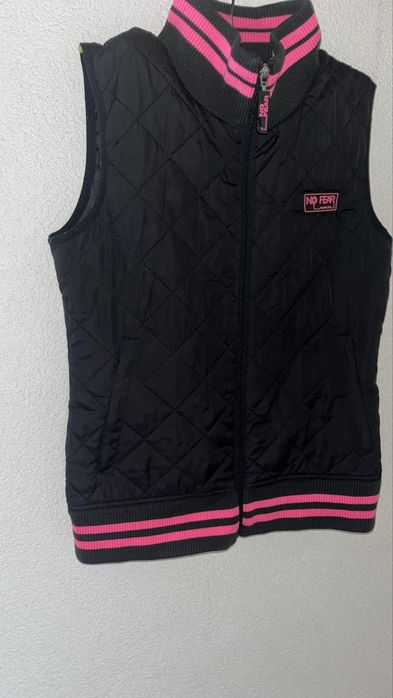 Разчистване на гардероб-елеци якета и др.