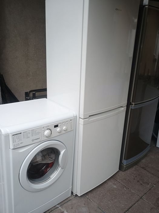 Frigider cu congelator tip combină frigorifică mașină de spălat rufe clasa AA Whirpool artic beko