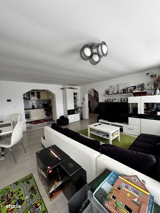 Casa de Vânzare cu lac