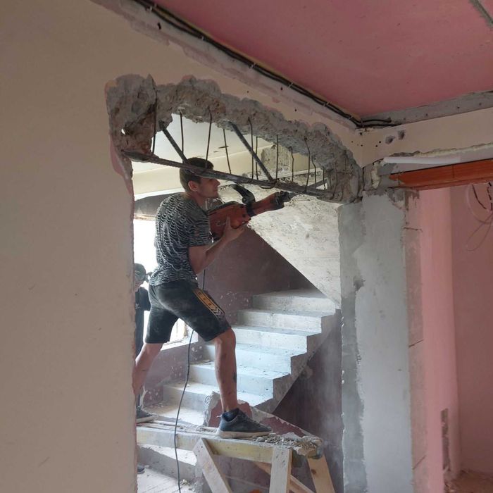 Къртене, почистване и извозване на строителни отпадъци