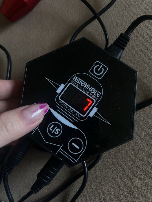 Vând produse de tatuat