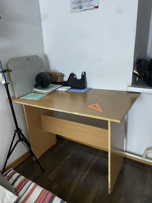 гладильная доска,холодильник,стол,шифонер