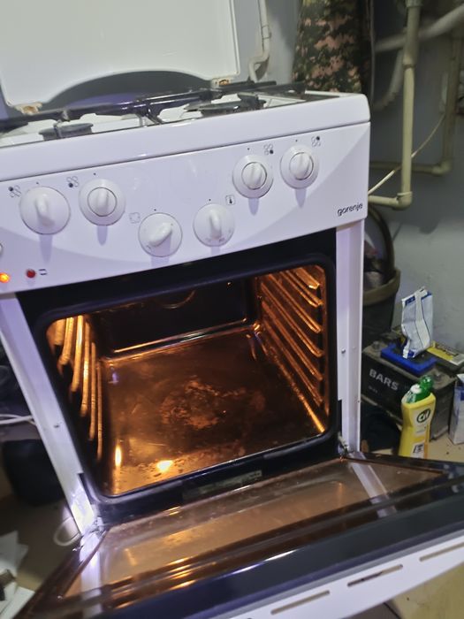 Продам газовую плиту