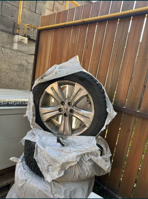 Зимние шины с дисками Hankook на Toyota Highlander 3-поколение R19