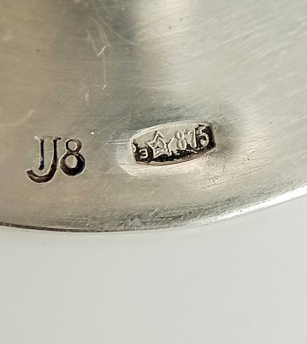 Серебряные рюмки.