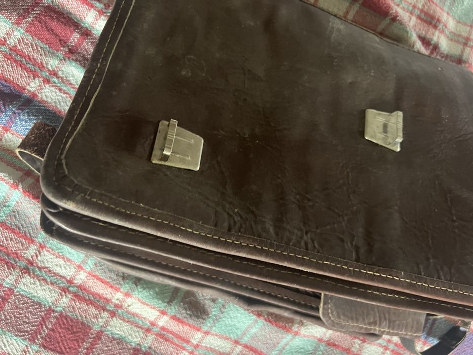 Офицерска военна кожена чанта за документи .