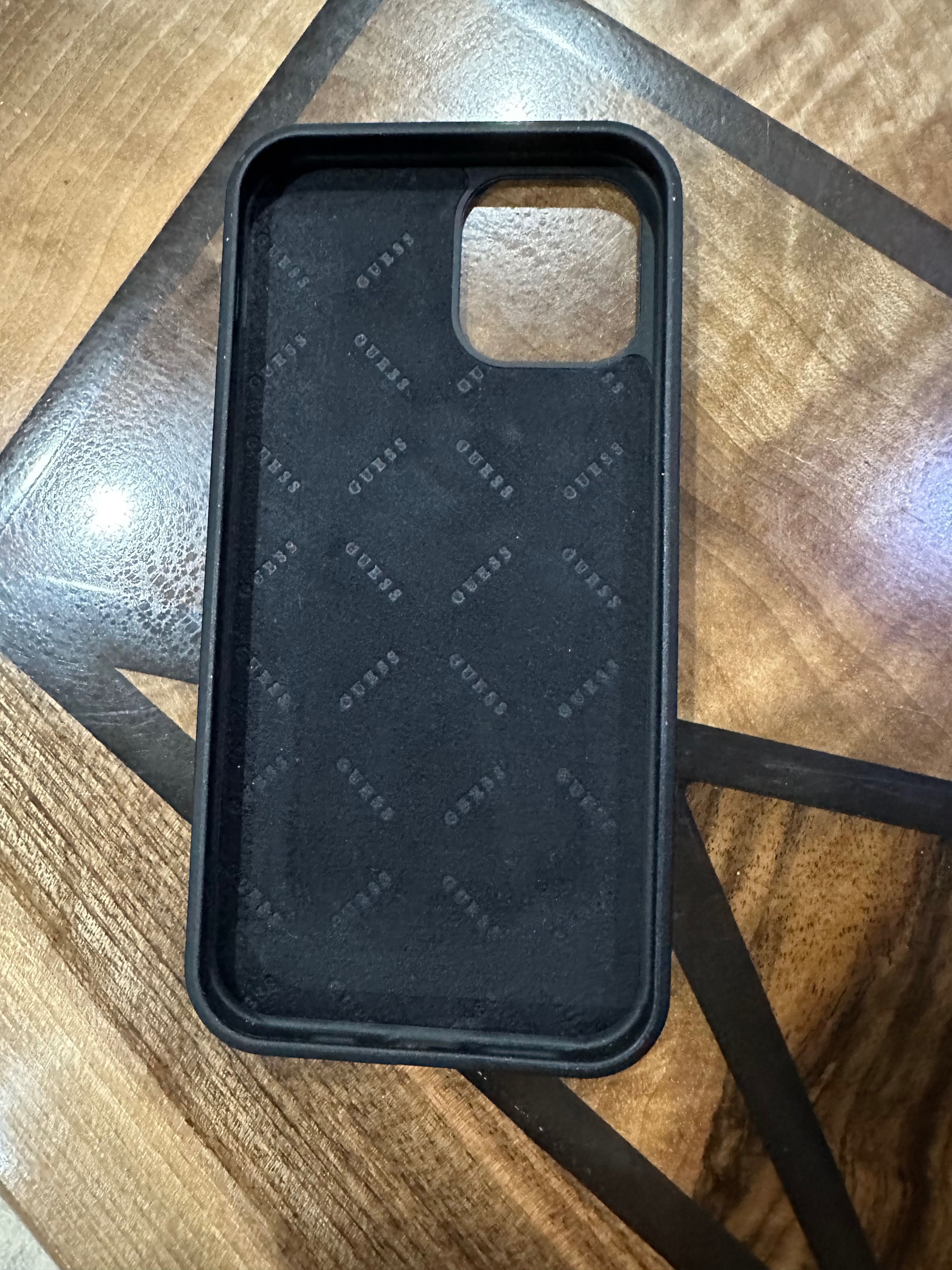 Оригинален кейс Guess и стъклени протектори за iPhone 12 гр. Мартен ...