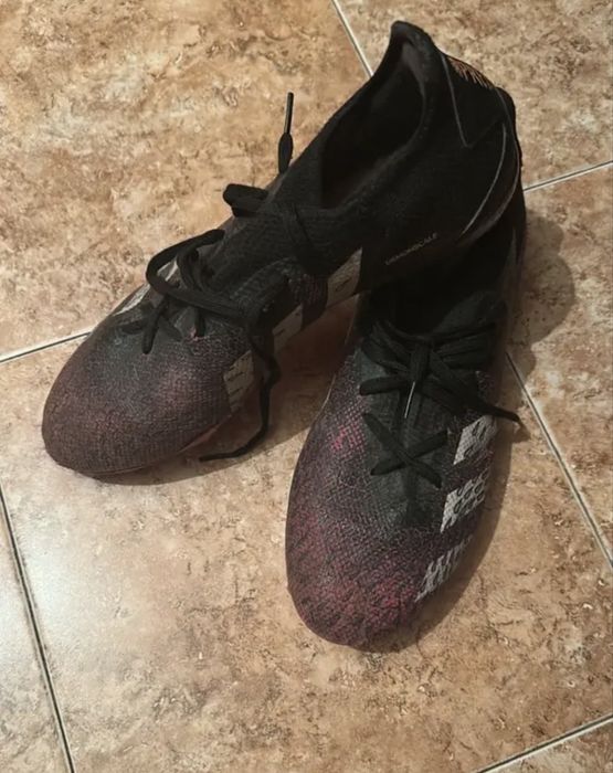 Продам футбольные бутсы Adidas