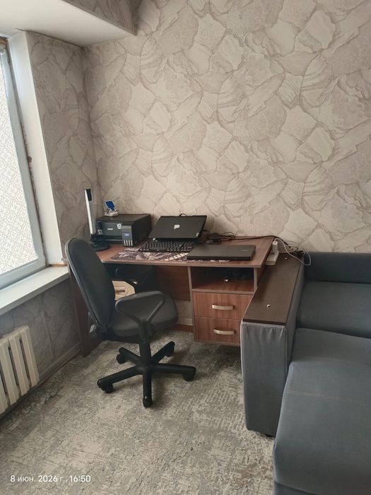 Диван с подарками