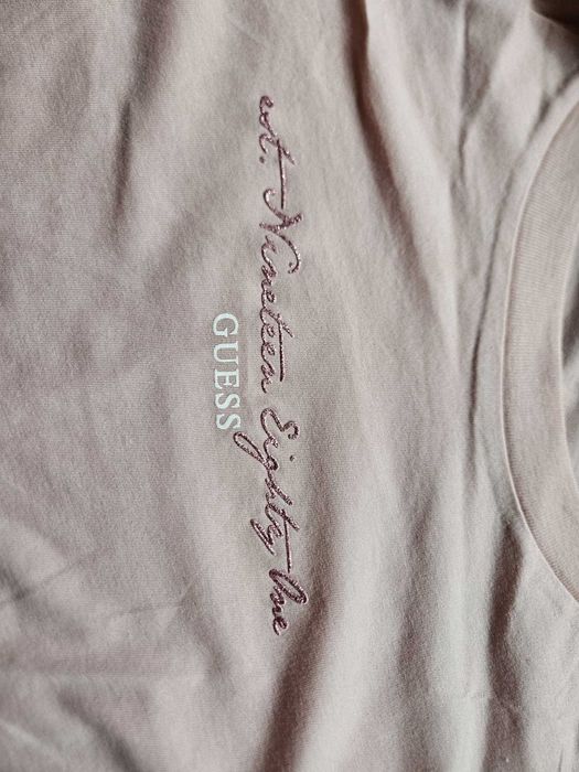 Tricou Guess roz, marimea L pentru femei.
