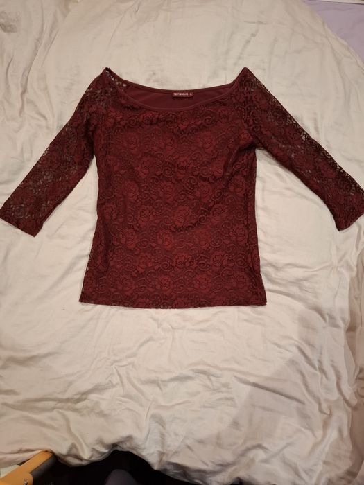 Червена дантелена блуза