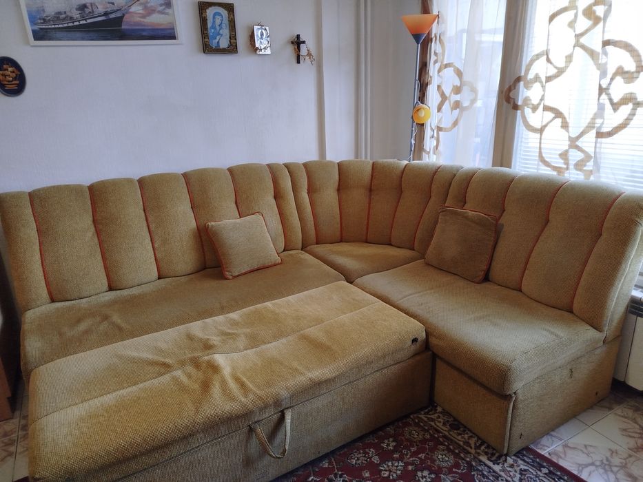 Разтегателен диван