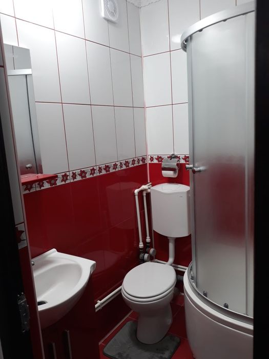 Închiriez apartament