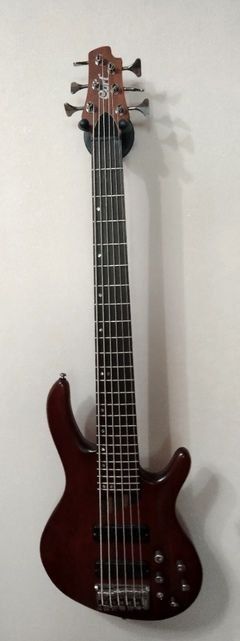 Шестиструнный бас