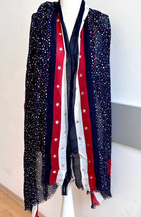 Tommy Hilfiger нов интересен шал в тъмно синьо