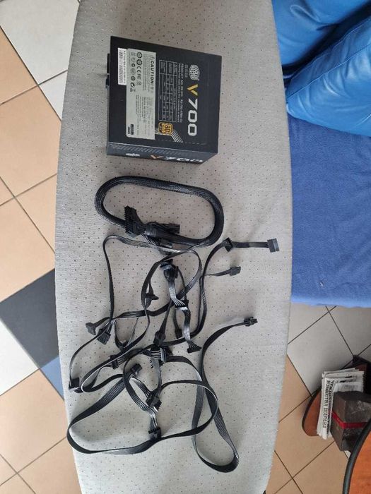 Скраб - Захранване Cooler Master V700 W Golg 80+, за настоен РС.