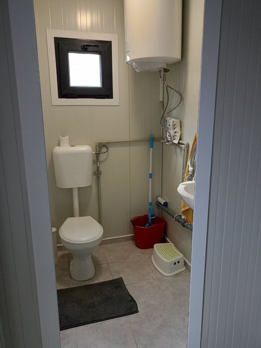 Продава се парцел с жилищен контейнер в село Режанци, област Перник