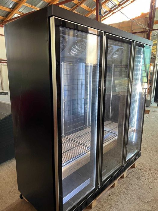 Vitrina cngelator vertical 3 uși 1800L -20°C cu agregat intern