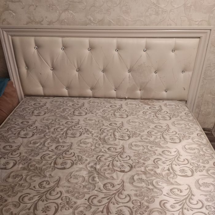 Продается спальный гарнитур