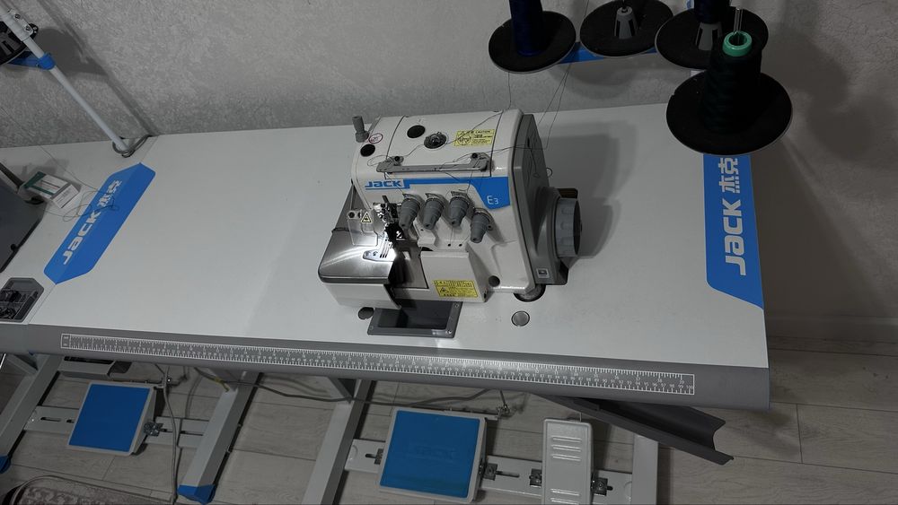 Продается Оверлок JackE3