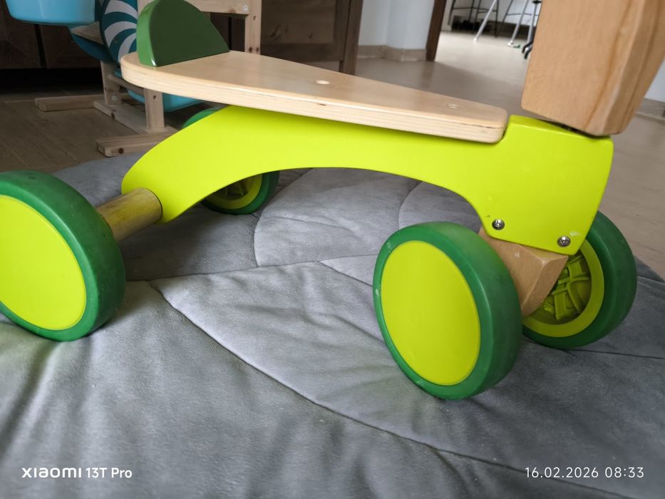Bicicletă fără pedale Hape Scoot Around, verde, din lemn (12 luni+)